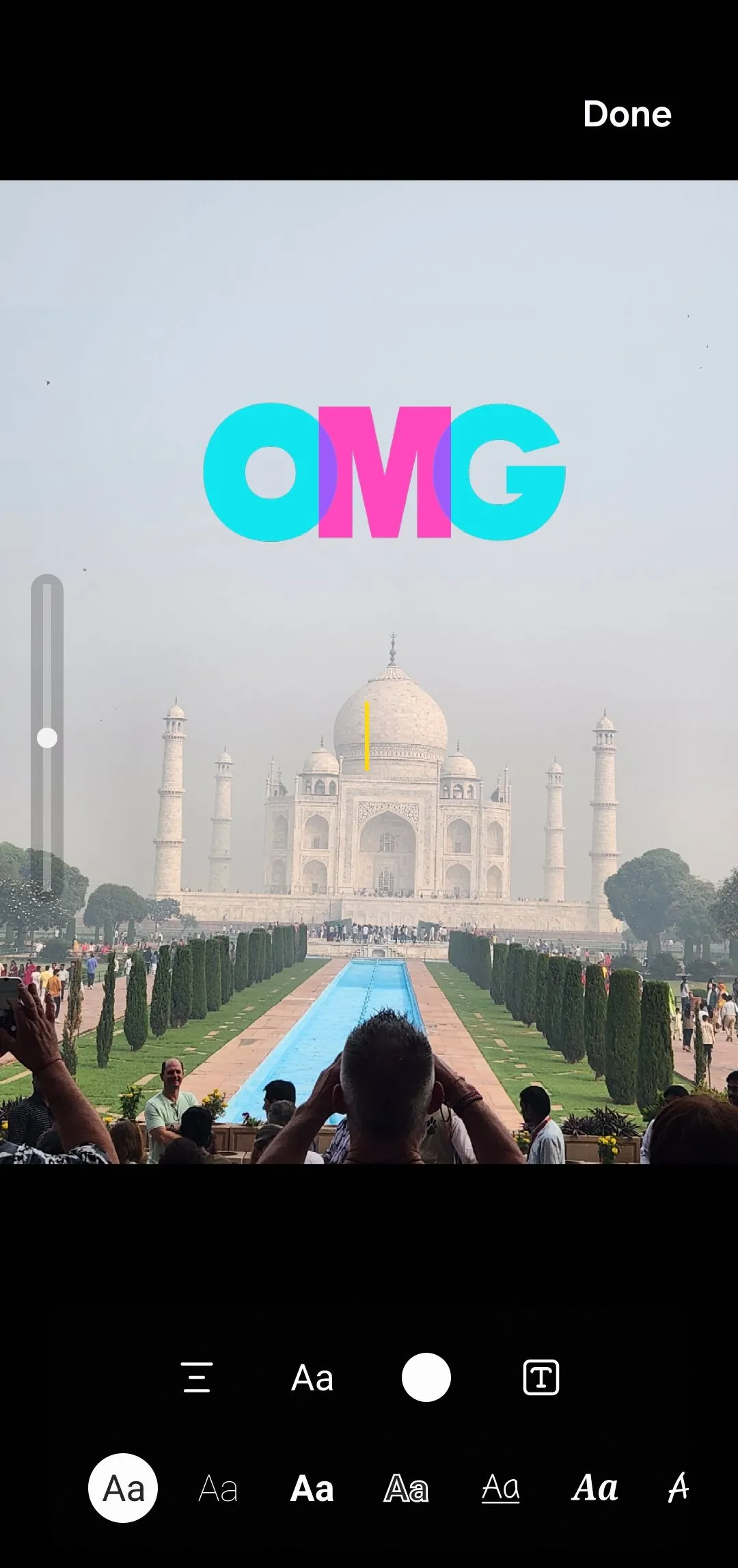 Sticker OMG trên ảnh đền Taj Mahal trong trình chỉnh sửa ảnh