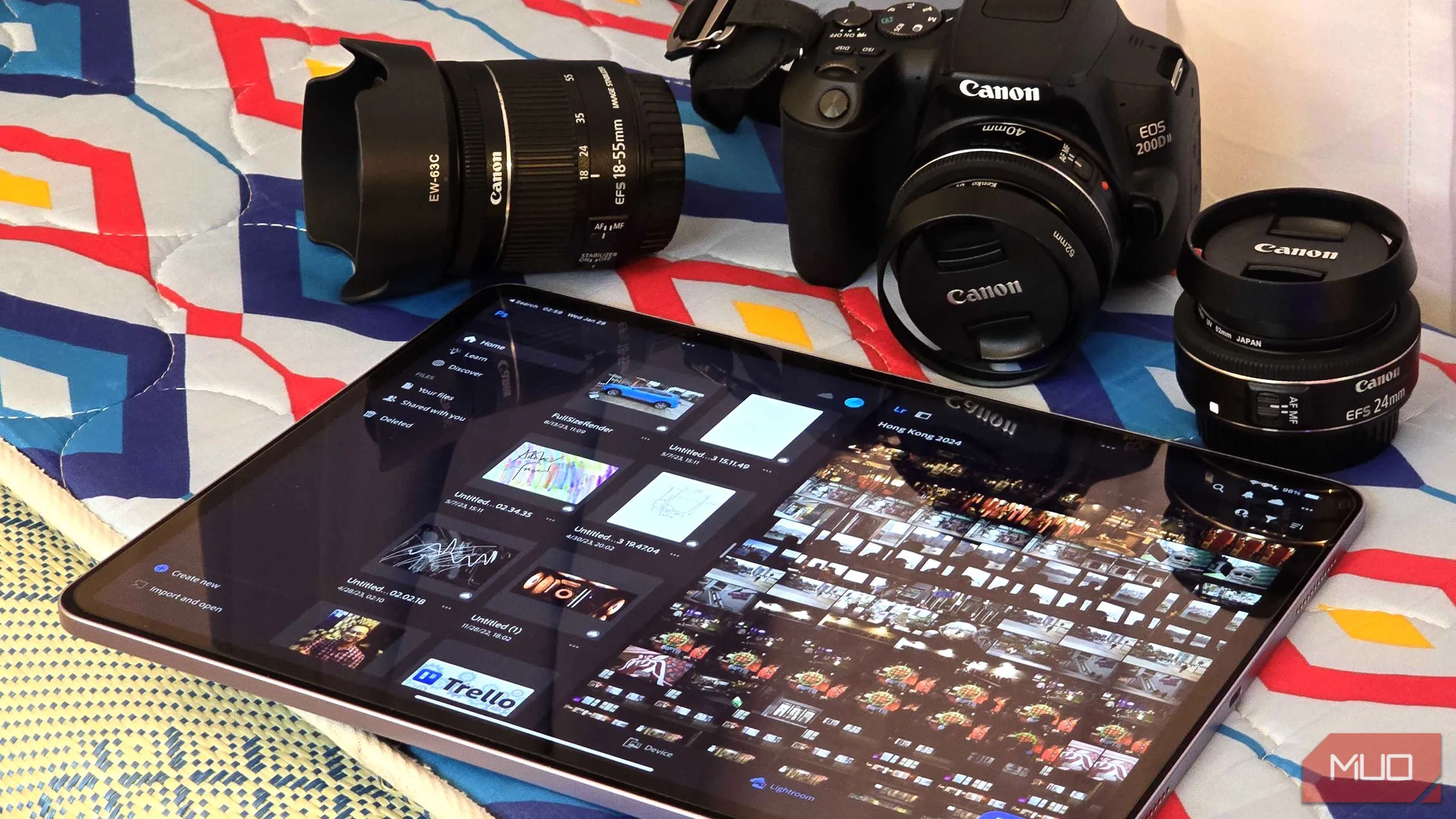 Sử dụng Adobe Photoshop và Lightroom trên iPad, minh họa khả năng chỉnh sửa ảnh chuyên nghiệp mọi lúc mọi nơi.