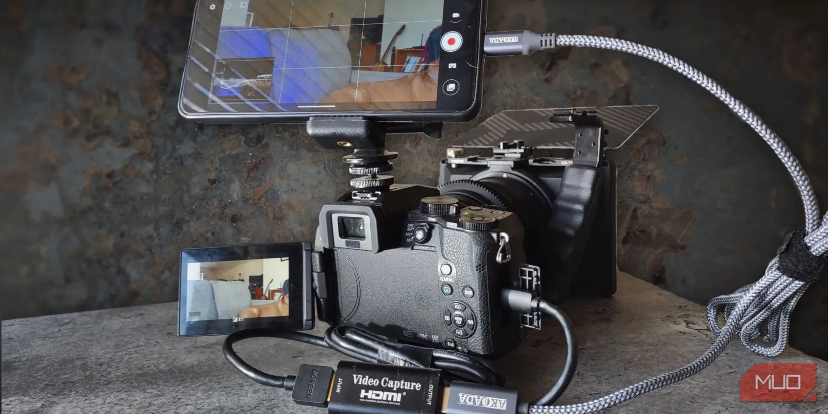 Sử dụng điện thoại Android làm màn hình phụ cho máy ảnh mirrorless Lumix G7, thể hiện tính linh hoạt trong nhiếp ảnh