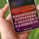 Sử dụng gõ để kích hoạt Siri trên iPhone để tránh tương tác khó xử ở nơi công cộng.
