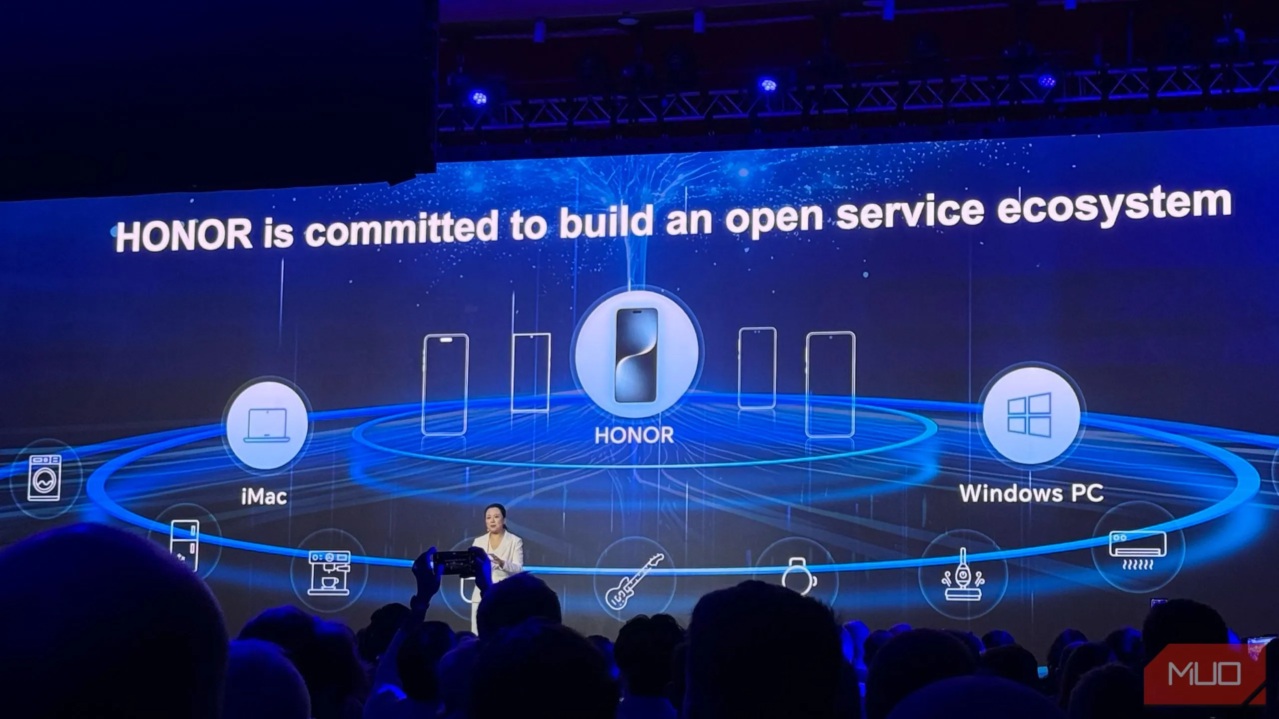 Tầm nhìn hệ sinh thái AI mở của Honor tại MWC 2025