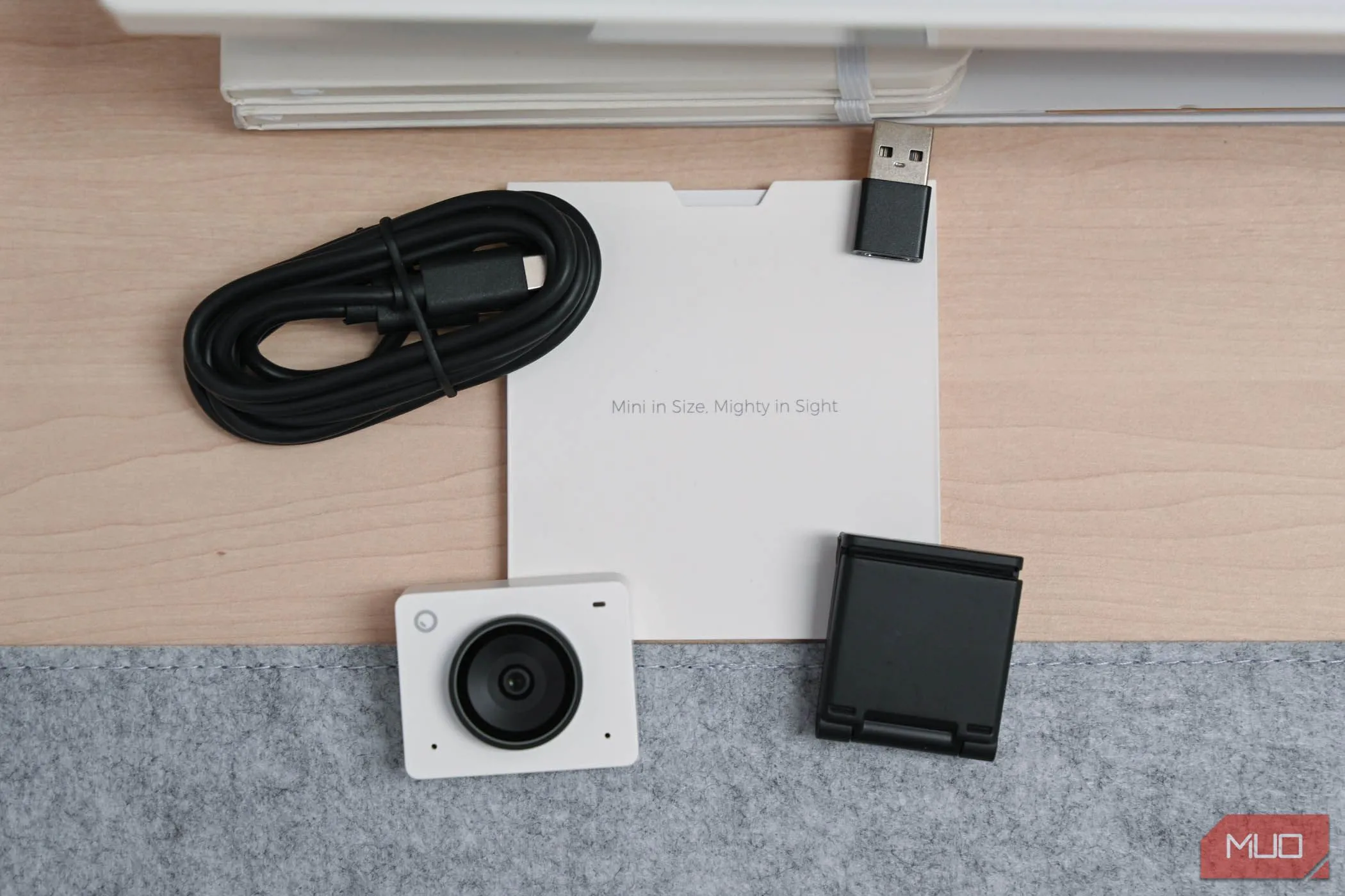 Thành phần trong hộp của OBSBOT Meet 2
