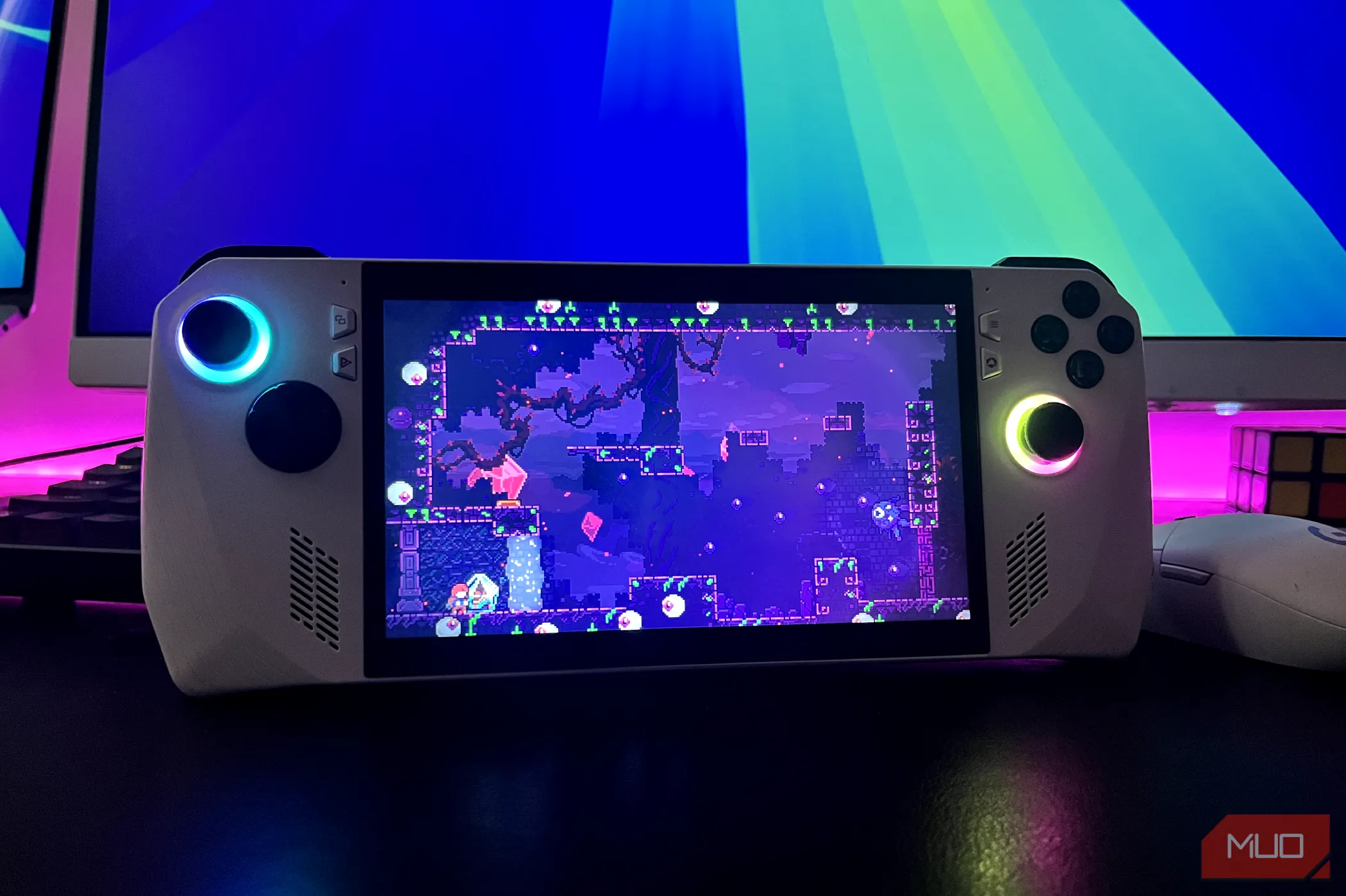Thiết bị chơi game cầm tay ASUS ROG Ally với màn hình và tay cầm điều khiển.