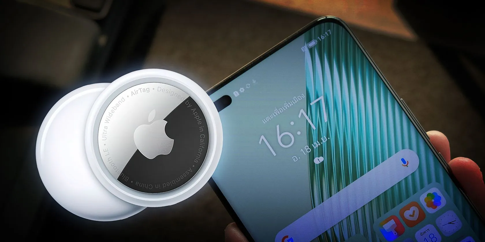 Thiết bị theo dõi Apple AirTag và điện thoại Android minh họa tính năng Google Find Nearby
