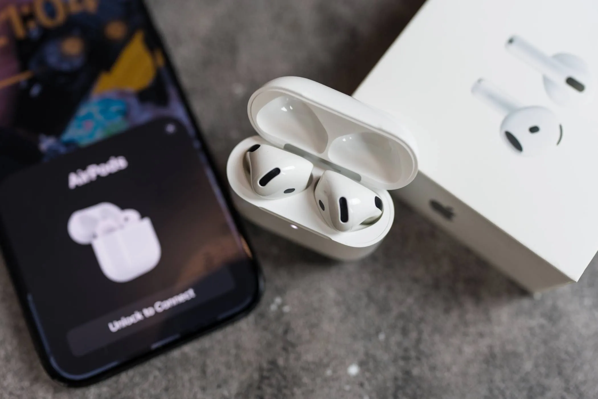 Thiết lập AirPods nhanh chóng với iPhone nhờ công nghệ NFC
