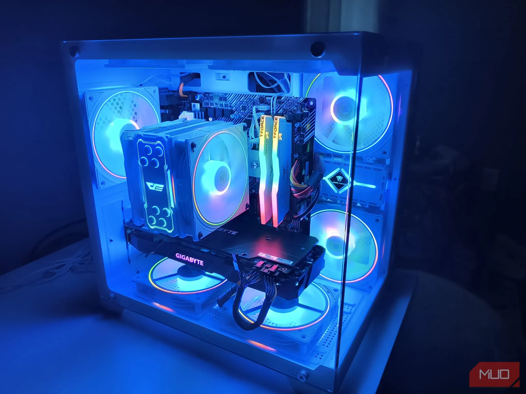 Toàn cảnh chiếc PC tự ráp được gợi ý bởi ChatGPT
