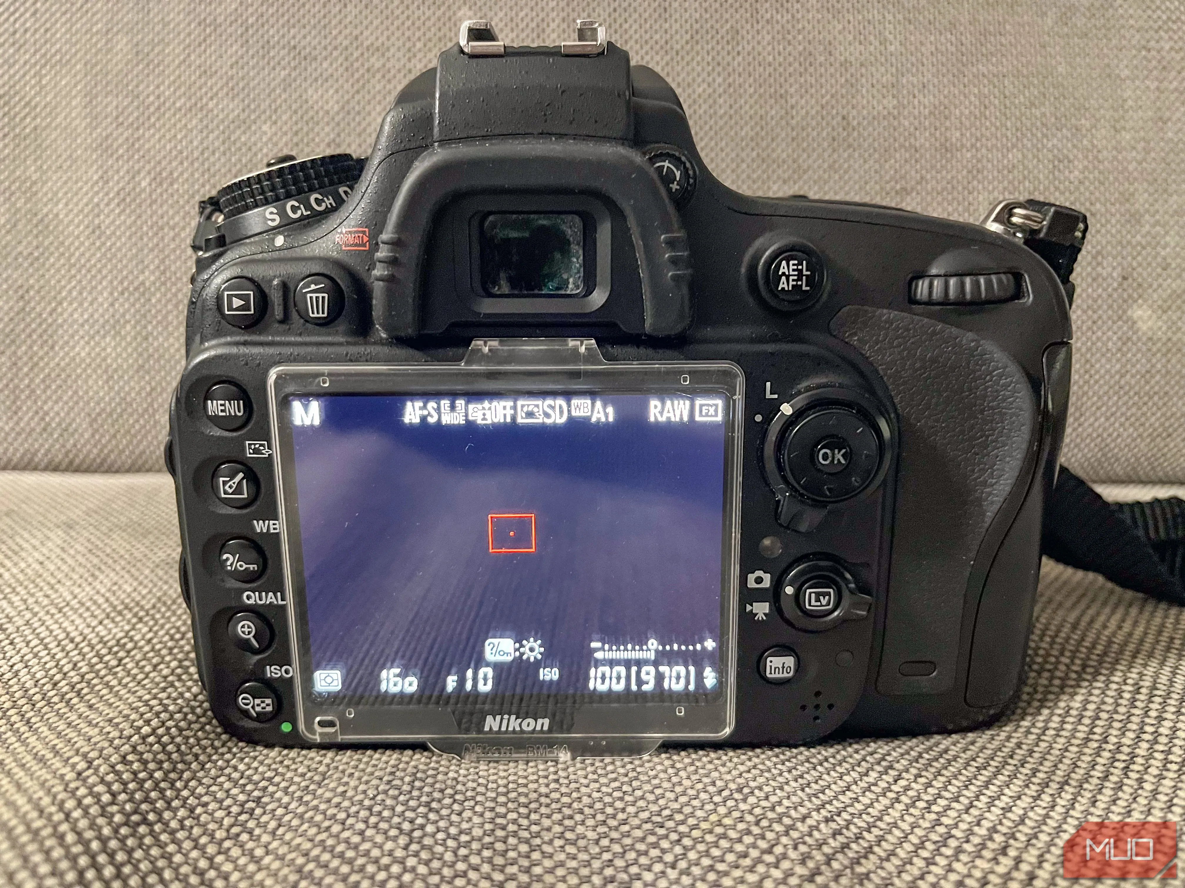 Trải nghiệm kính ngắm quang học OVF trên máy ảnh DSLR truyền thống