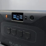 Trạm phát điện di động Bluetti Apex 300 với thiết kế hiện đại.