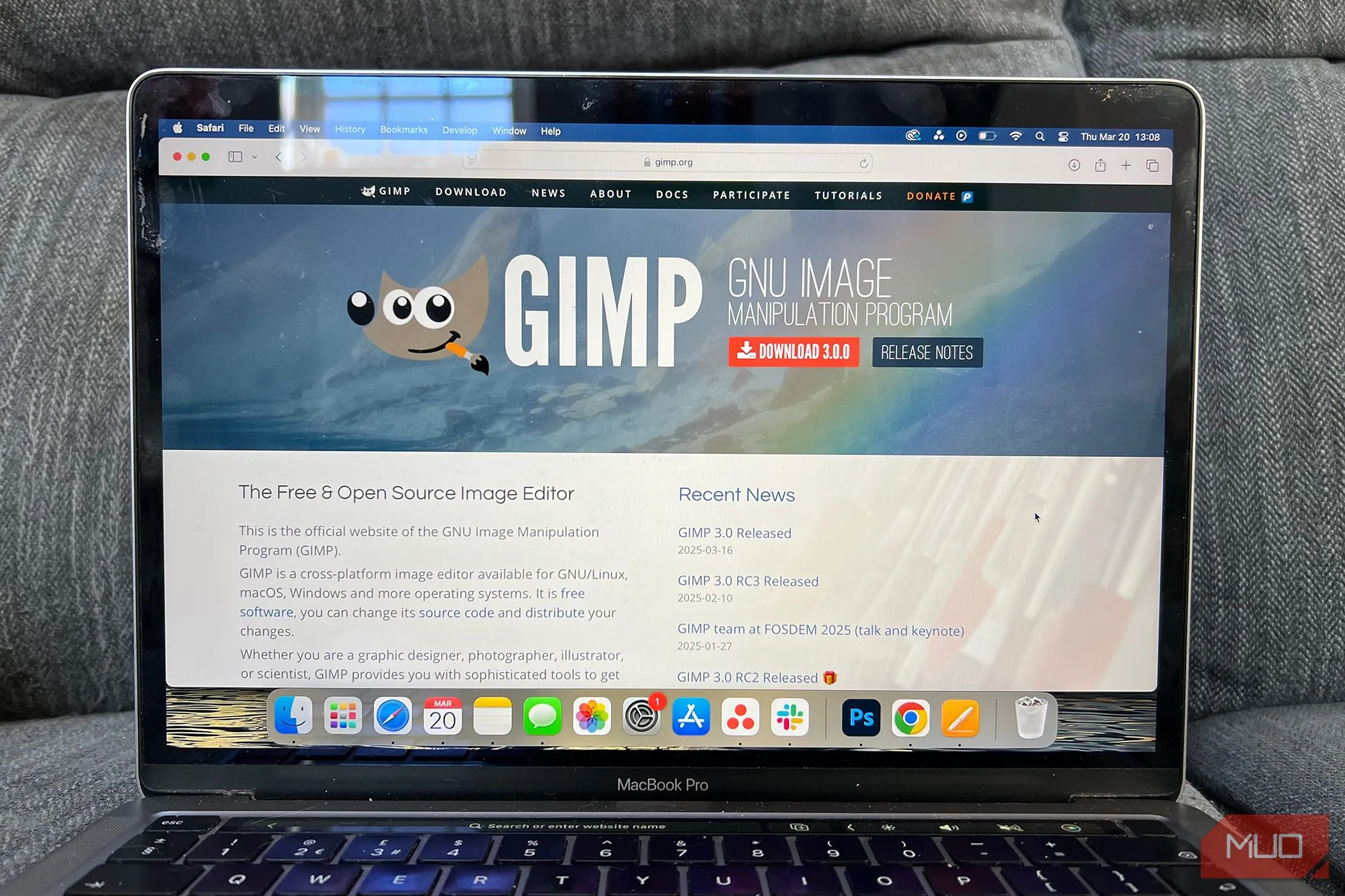 Trang chủ GIMP với tuyên bố mã nguồn mở, thể hiện tính minh bạch và cộng đồng phát triển.