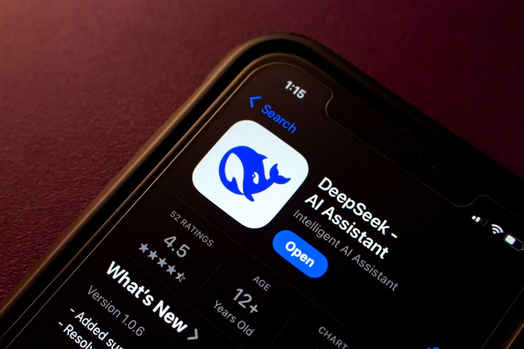 Trang tải xuống chatbot DeepSeek AI trên Apple App Store, thể hiện sự phổ biến của mô hình AI này