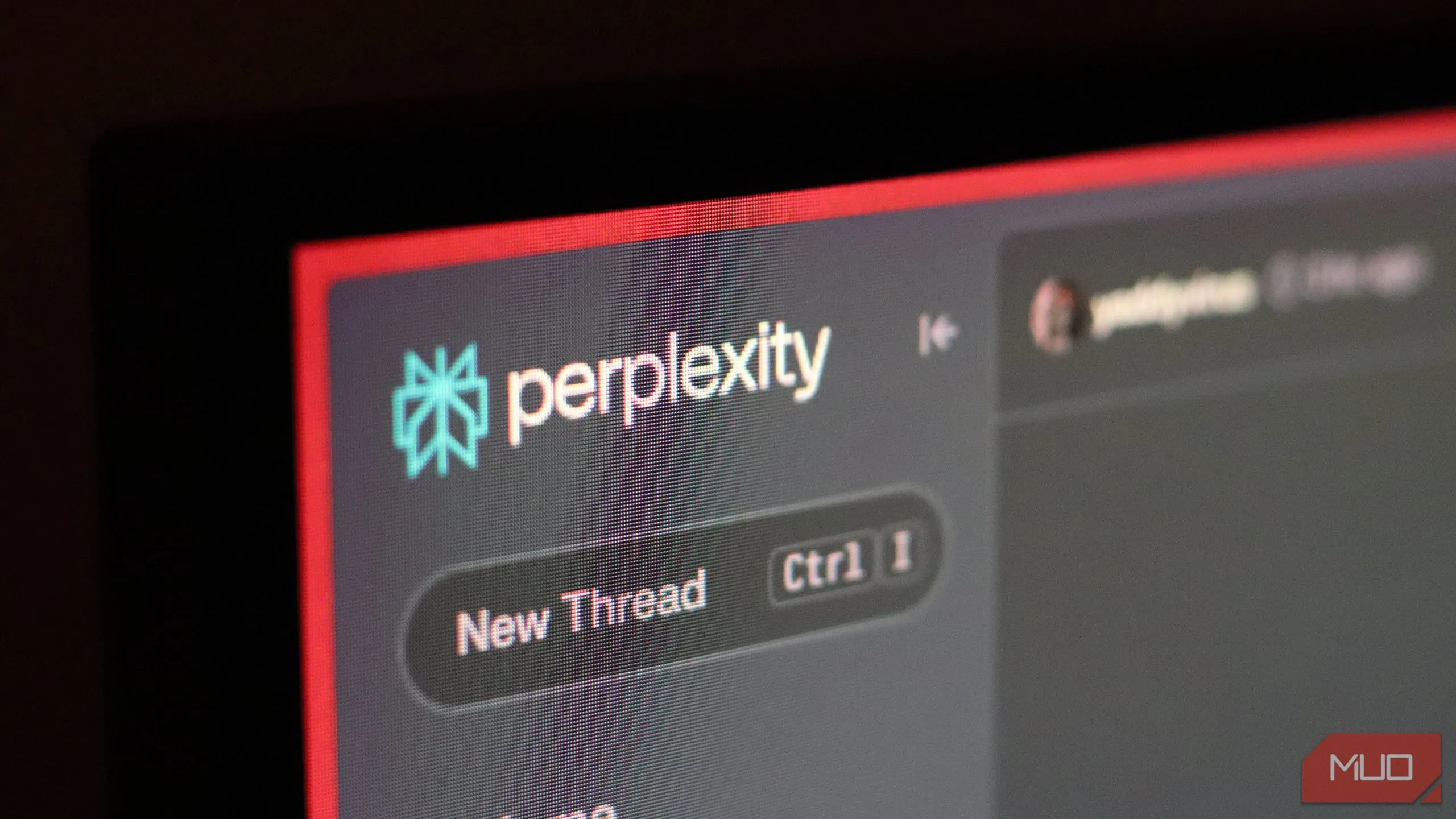Trang web Perplexity đang mở trên trình duyệt, minh họa giao diện của công cụ AI này trong việc tìm kiếm và trích dẫn nguồn.