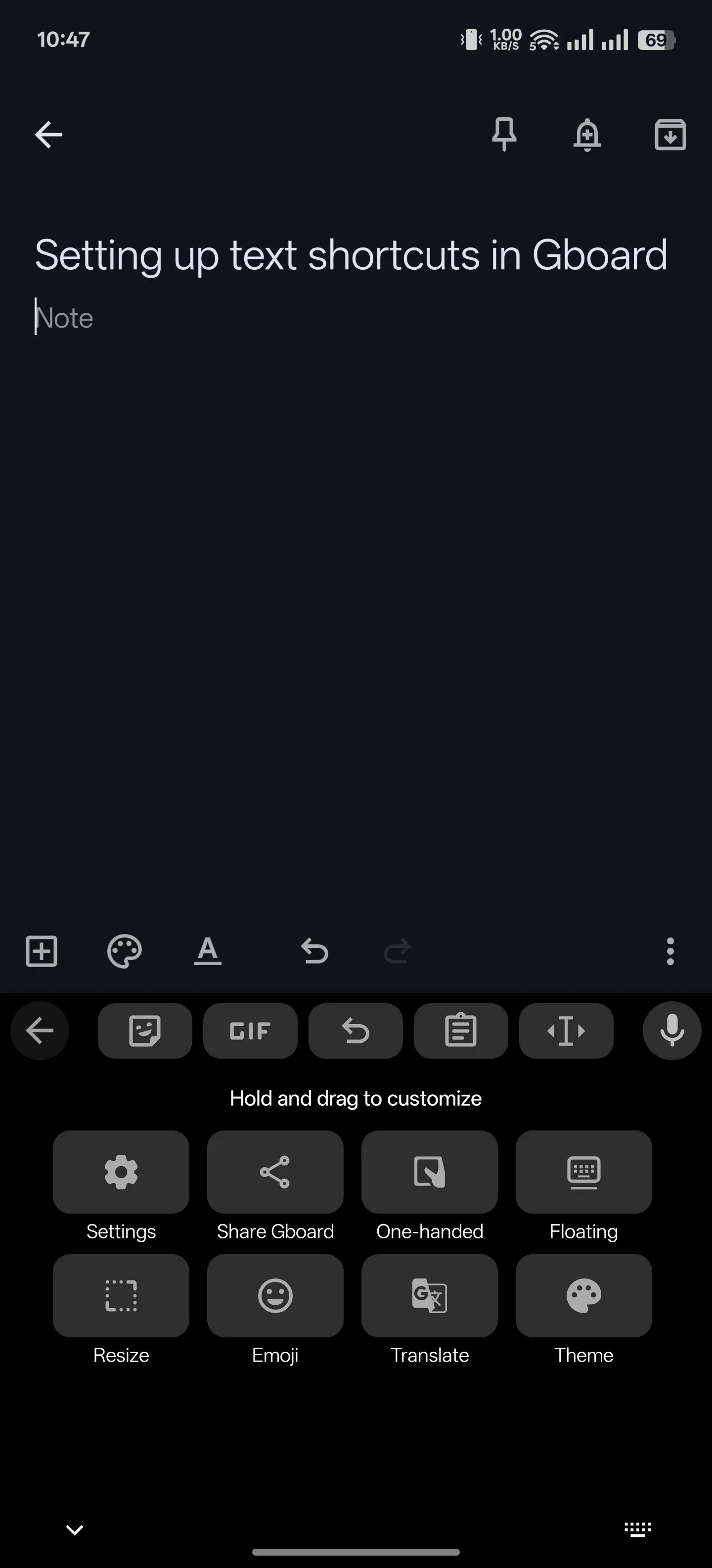 Truy cập cài đặt Gboard từ menu mở rộng trên điện thoại Android.