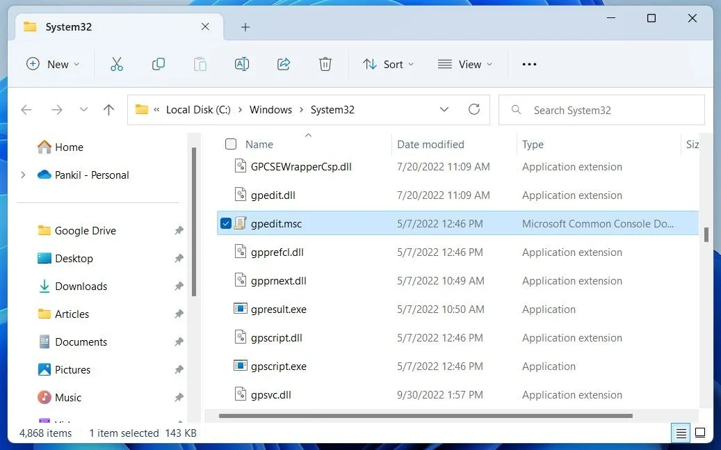 Truy cập gpedit.msc trực tiếp từ thư mục System32 của Windows