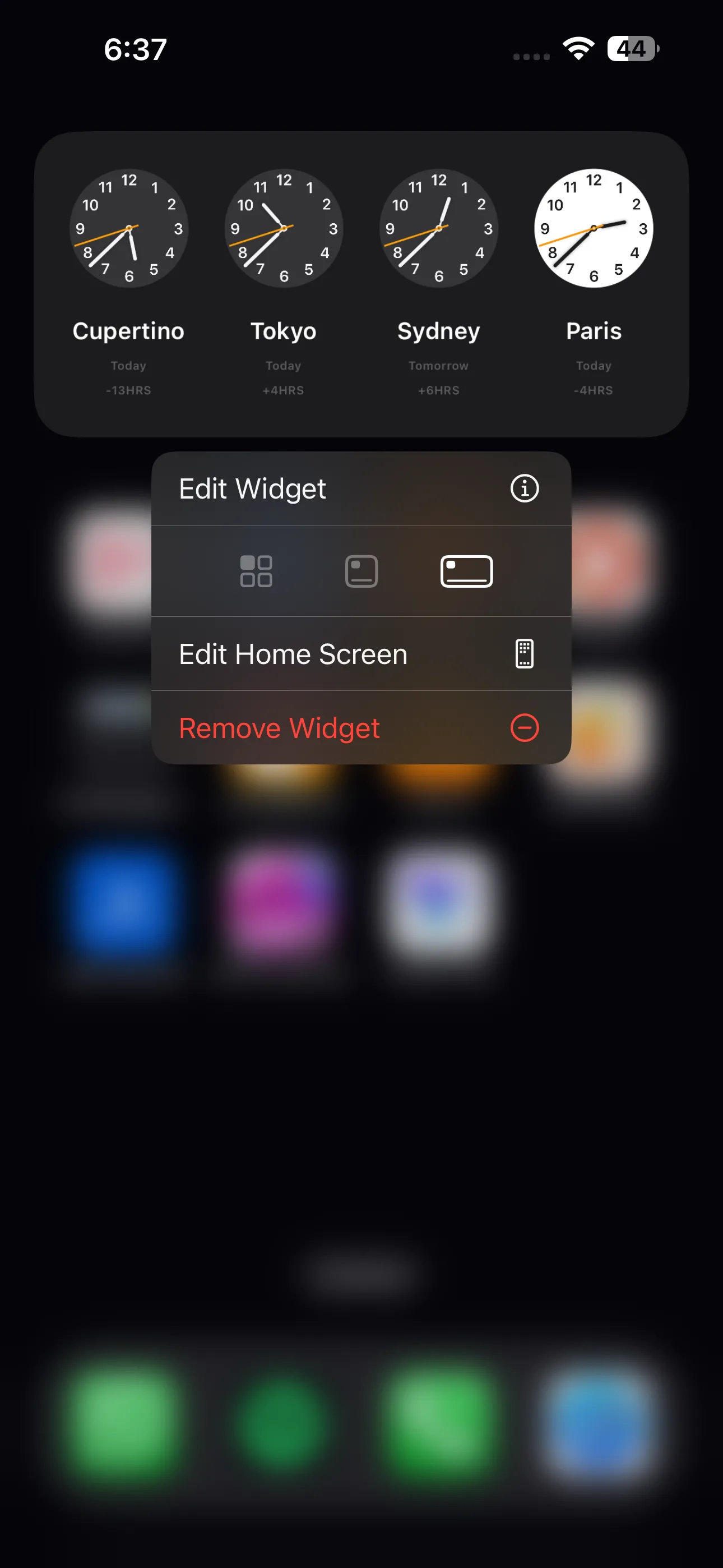 Tùy chọn chỉnh sửa hiển thị khi nhấn giữ widget Đồng hồ thế giới trên iPhone