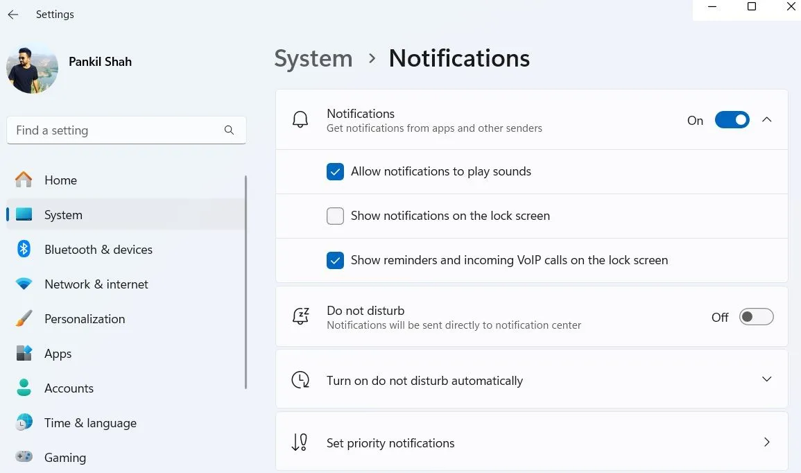 Tùy chọn hiển thị thông báo trên màn hình khóa trong cài đặt thông báo của Windows 11