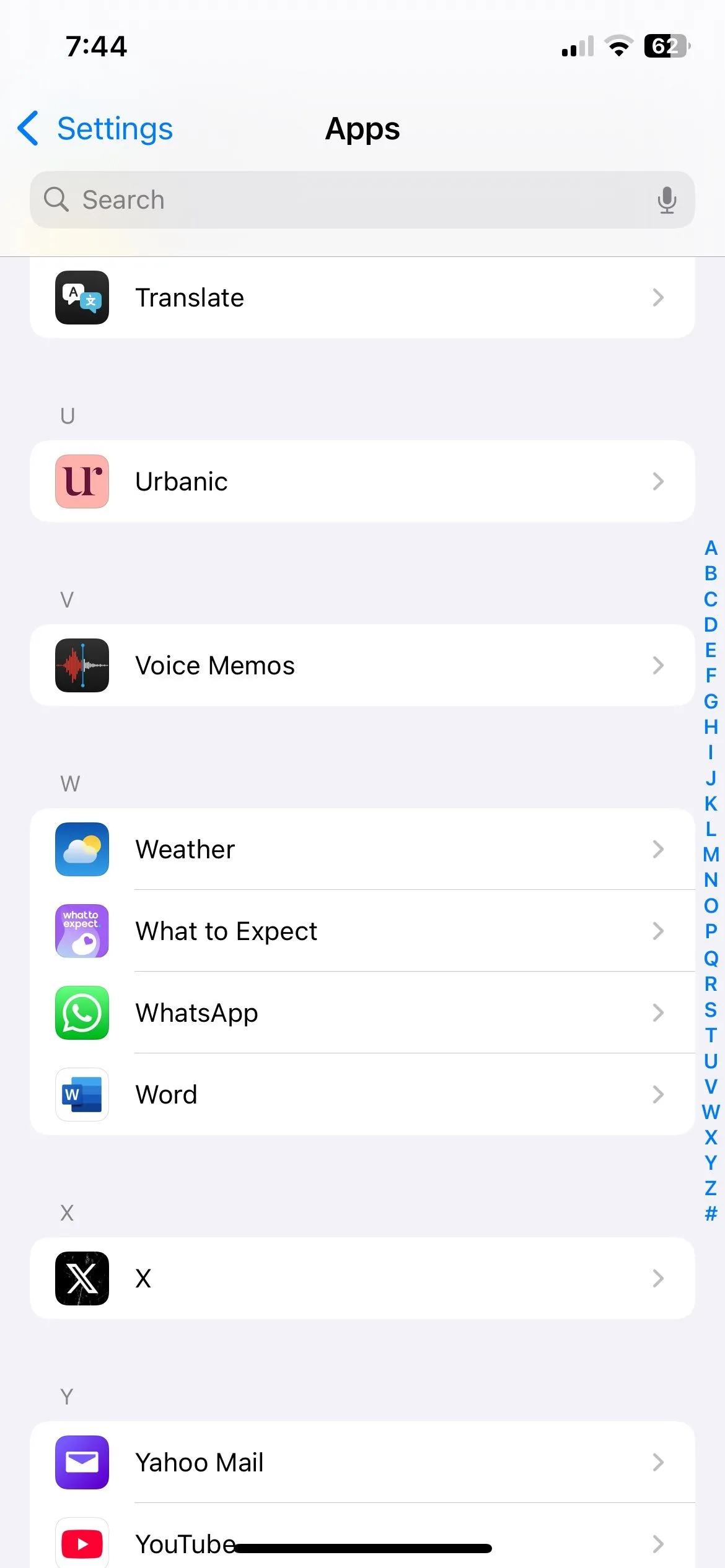 Ứng dụng Ghi âm (Voice Memos) trong danh sách ứng dụng trên cài đặt iPhone, hướng dẫn truy cập để điều chỉnh chất lượng âm thanh