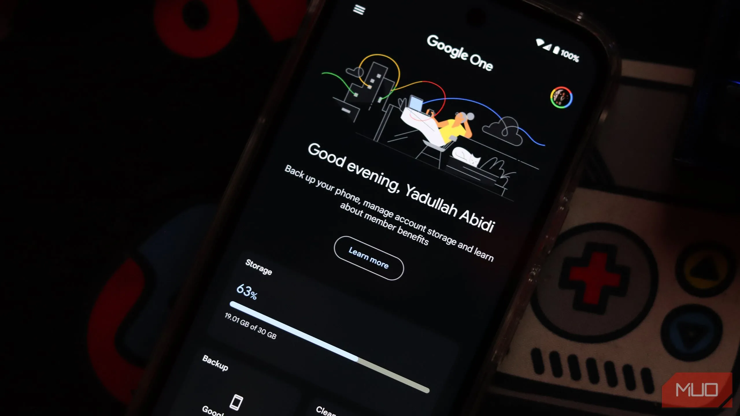 Ứng dụng Google One đang mở trên điện thoại thông minh