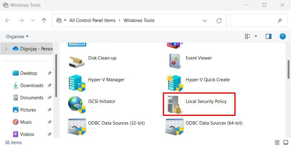 Vào Local Security Policy thông qua Control Panel Windows