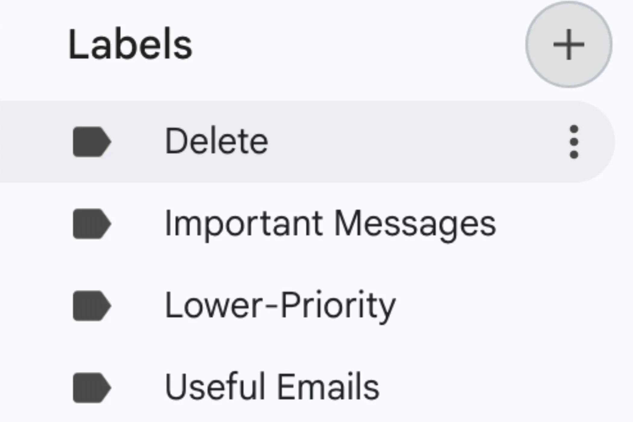 Ví dụ về các nhãn phân loại email trong giao diện web của Gmail, hỗ trợ sắp xếp hộp thư đến hiệu quả.