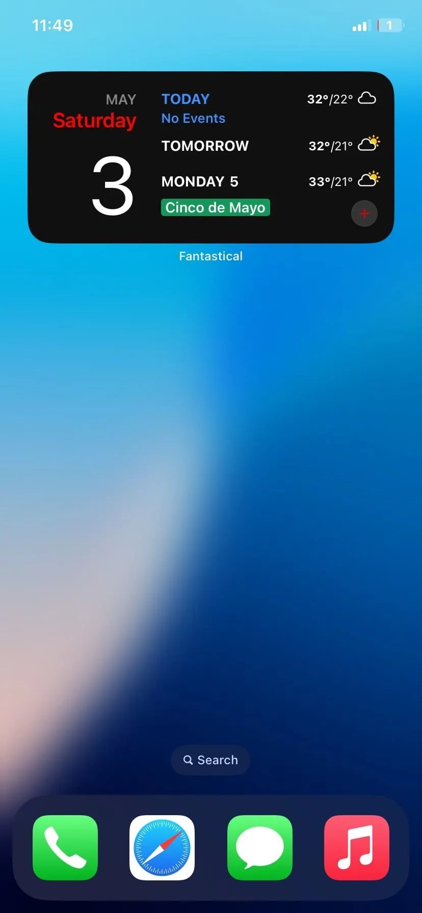 Widget Fantastical hiển thị lịch và sự kiện sắp tới trên màn hình chính iPhone với bố cục rõ ràng