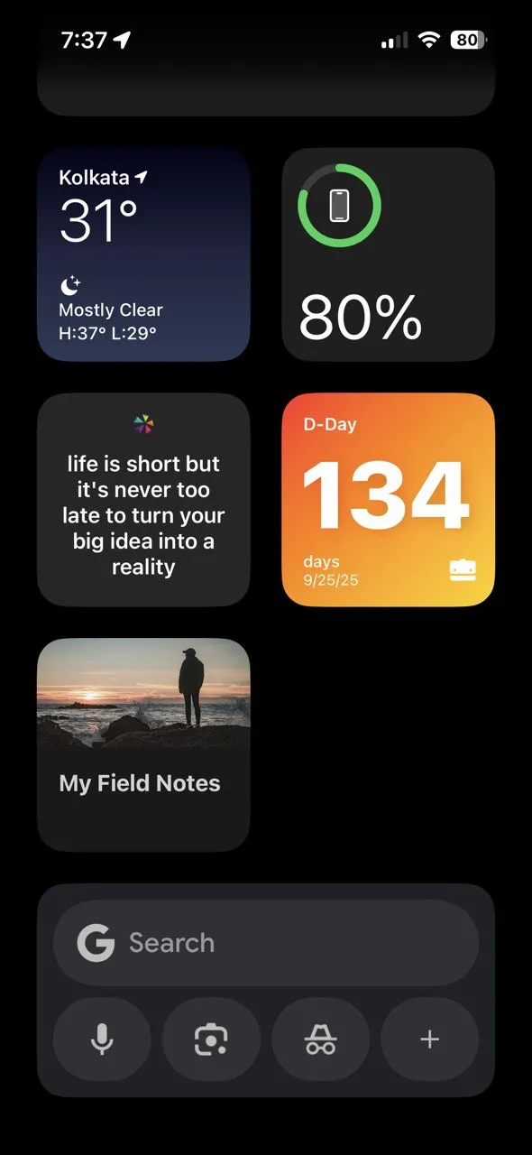 Widget tìm kiếm Google trên màn hình chính iPhone giúp truy cập nhanh các tùy chọn tìm kiếm và Lens