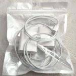 Bộ đôi hub chuyển đổi USB-C và cáp sạc USB-C của Shein trong bao bì nhựa, minh họa chất lượng phụ kiện công nghệ.