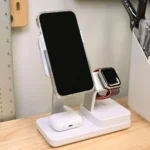 Bộ sạc không dây Qi2 ESR 6 trong 1 với iPhone và AirPods đang sạc, thể hiện khả năng từ tính MagSafe