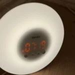 Đồng hồ báo thức ánh sáng mặt trời giúp thức dậy nhẹ nhàng hơn