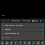 Giao diện bàn phím Gboard trên iPhone hiển thị các tùy chọn tích hợp Google Search, Google Translate, Google Maps và Google Contacts ngay trong lúc gõ phím.
