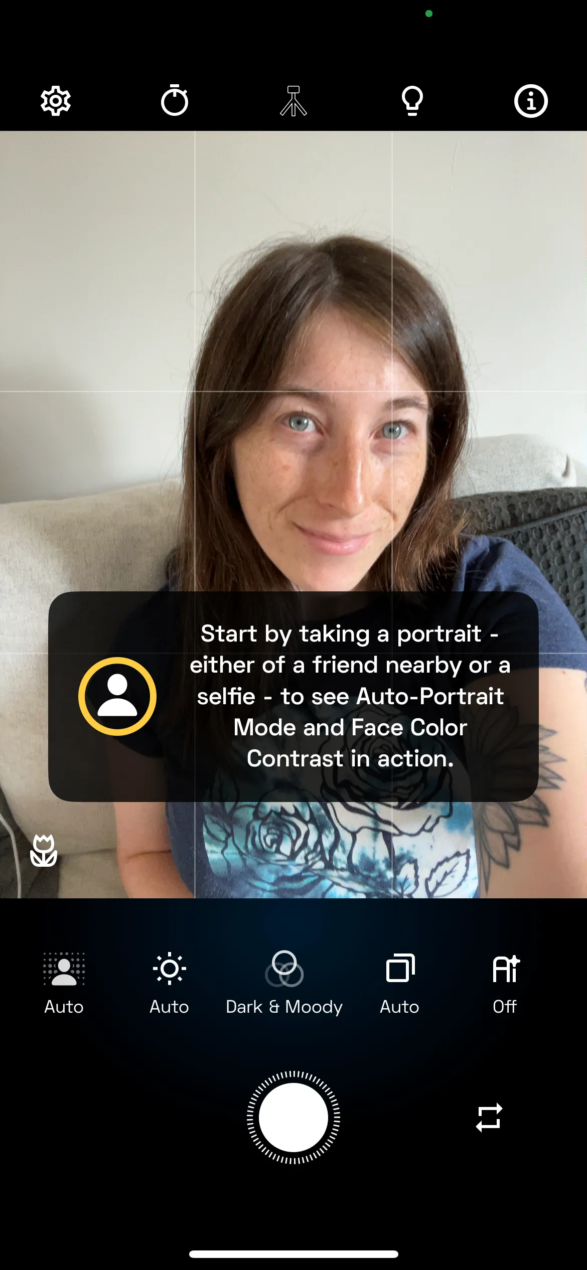 Giao diện NeuralCam chế độ chụp ảnh selfie