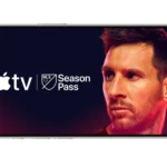 Logo Apple TV và MLS Season Pass hiển thị trên màn hình iPhone, minh họa cho ưu đãi xem bóng đá miễn phí của T-Mobile.