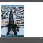 Màn hình chỉnh sửa ảnh trong Adobe Camera Raw với các công cụ điều chỉnh chi tiết và biểu đồ histogram.