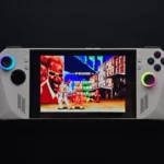 Máy chơi game ASUS ROG Ally chạy tựa game Super Street Fighter II cổ điển thông qua giao diện giả lập RetroArch, minh họa trải nghiệm game retro trên thiết bị hiện đại.