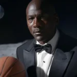 Michael Jordan chơi bóng rổ trên mặt trăng trong bộ tuxedo, tạo bởi AI Grok Aurora