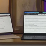 Tận dụng iPad Air làm màn hình phụ thứ ba cho MacBook Air M2 khi làm việc.