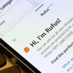 Trợ lý AI Rufus của Amazon hiển thị trên màn hình điện thoại thông minh