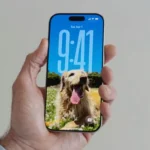 Tùy chỉnh màn hình khóa iOS 26 với đồng hồ lớn và tiện ích linh hoạt